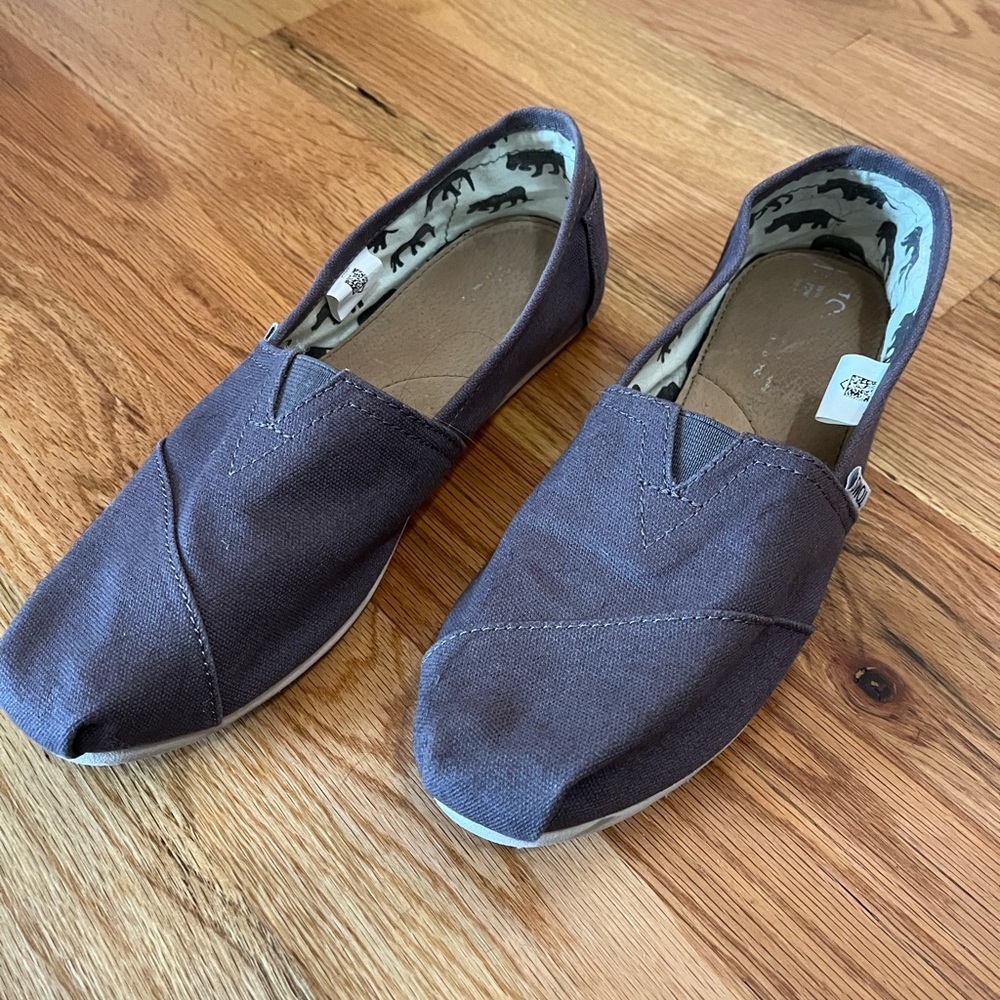 Women’s grey toms size 10